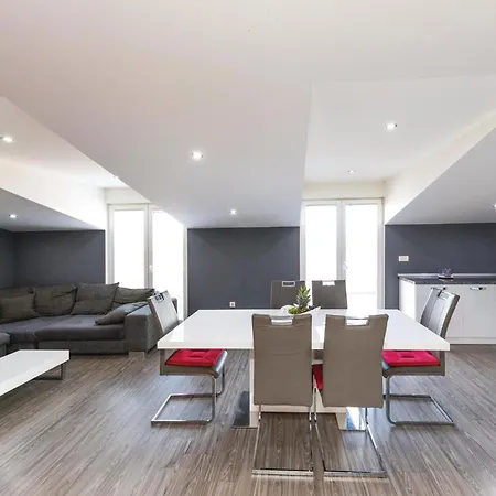Feriehus Six-bedroom In Kastel Sucurac With Sea View