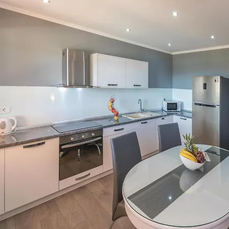 Six-bedroom In Kastel Sucurac With Sea View Feriehus Kaštela