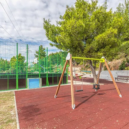 Six-bedroom In Kastel Sucurac With Sea View *