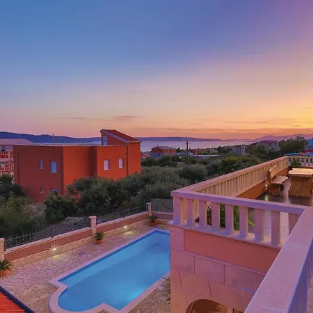 Feriehus Six-bedroom In Kastel Sucurac With Sea View