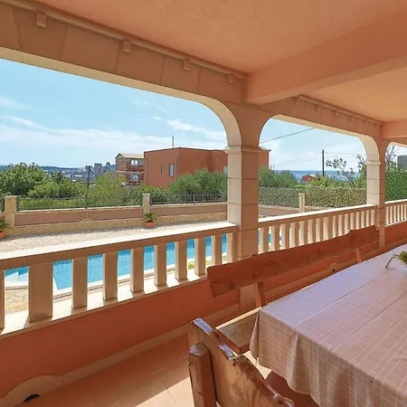 Six-bedroom In Kastel Sucurac With Sea View Feriehus