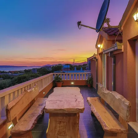 Six-bedroom In Kastel Sucurac With Sea View Feriehus Kaštela