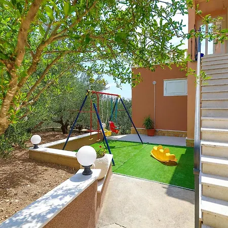 Six-bedroom In Kastel Sucurac With Sea View * Kaštela
