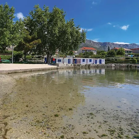 Six-bedroom In Kastel Sucurac With Sea View Feriehus *