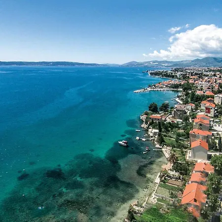 Feriehus Six-bedroom In Kastel Sucurac With Sea View