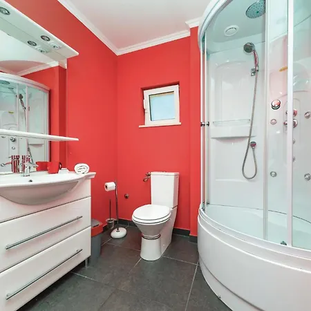 Six-bedroom In Kastel Sucurac With Sea View Feriehus *