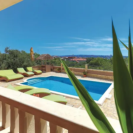 Feriehus Six-bedroom In Kastel Sucurac With Sea View